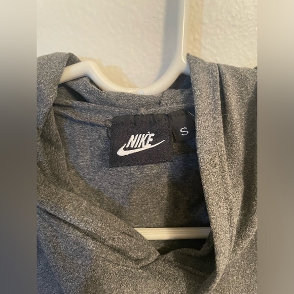 Nike short sleeve hooded crop top - Picture 4 of 4